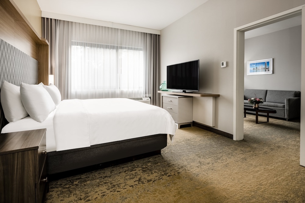 Suite, 1 King Bed - Photo 2