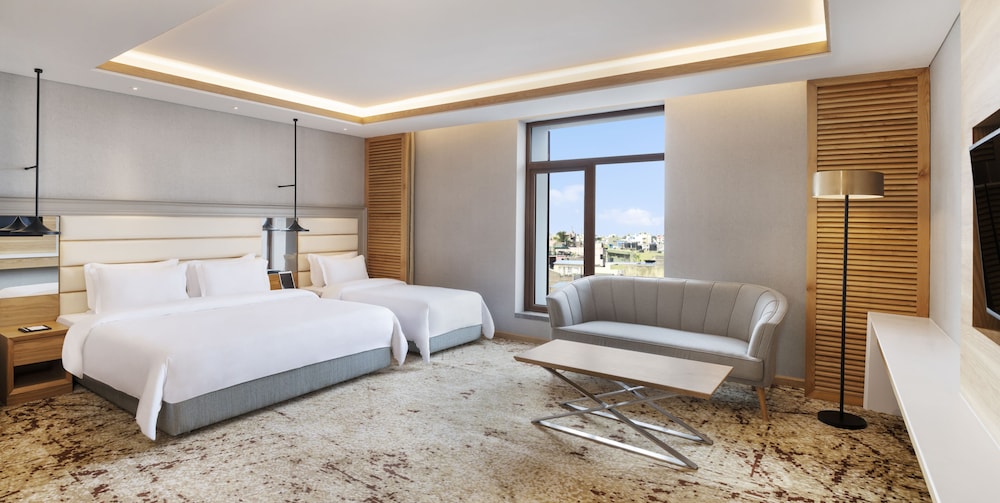 Deluxe Suite - Photo 1