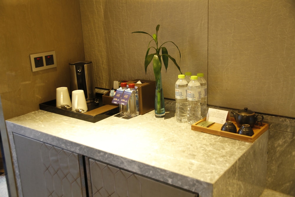 Deluxe Room, 2 Twin Beds, City View photo 3