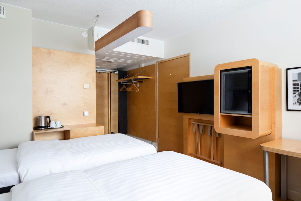 Standard Twin Room, Mobility Accessible - Photo 2