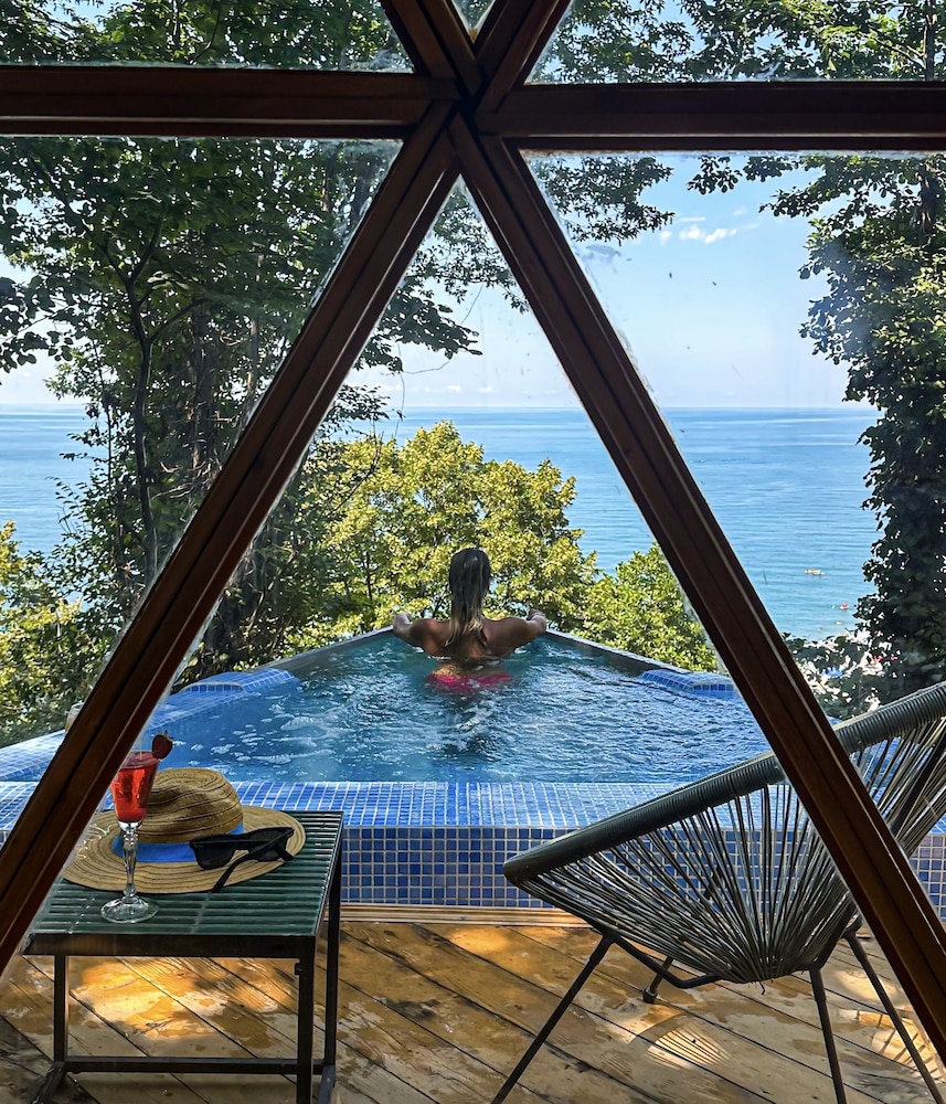 Luxury Double Room, 1 King Bed, Pool View photo 1