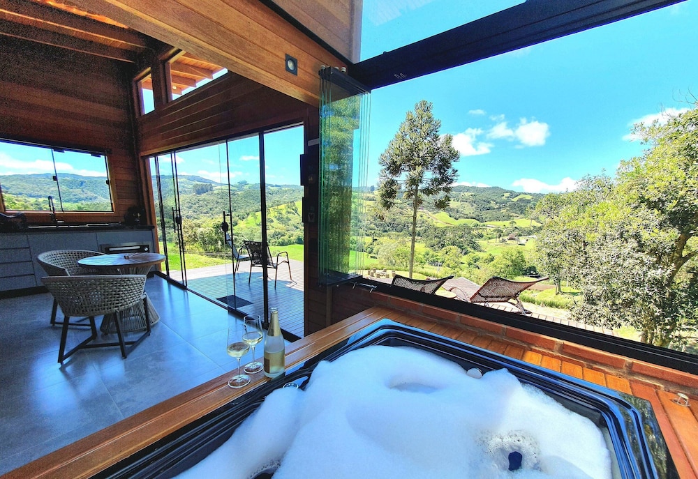 Honeymoon Cabin, Jetted Tub, Mountain View photo 1