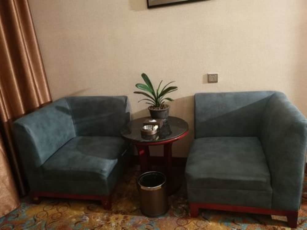 Business Suite photo 3