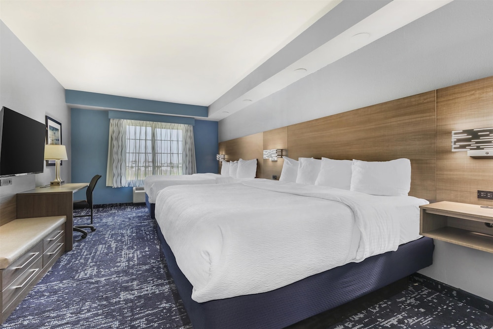 Standard Room, Multiple Beds, Non Smoking (Walk-in Shower) photo 1