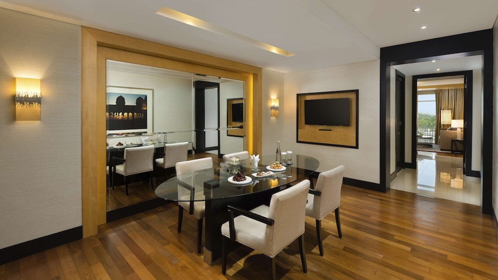 Corner Suite - Access to Snow Park in Ski Dubai for 2, Lounge Access including Afternoon Tea