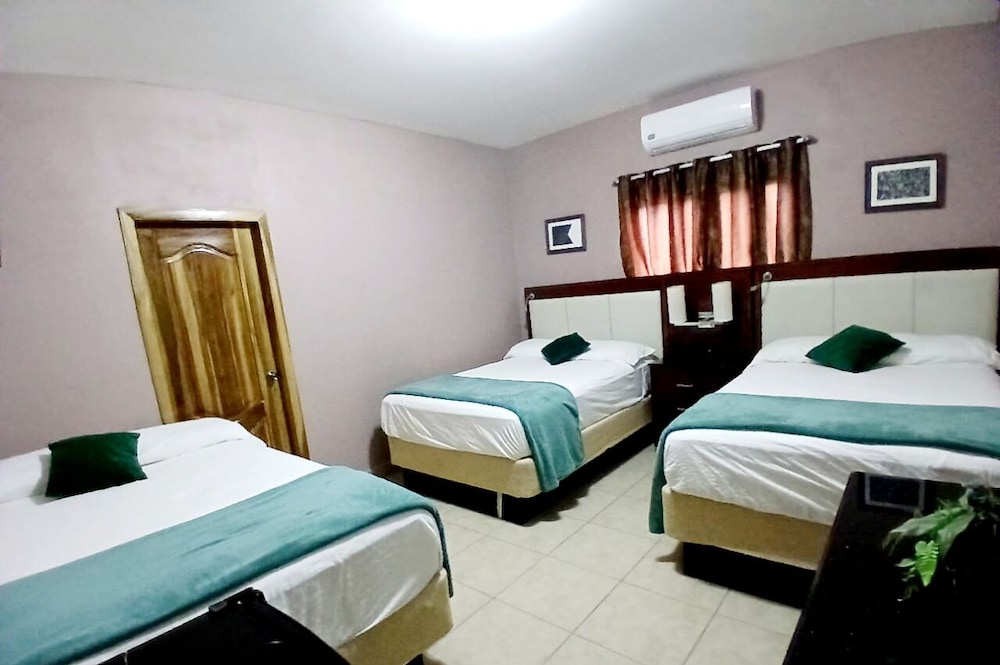 Family Triple Room photo 2