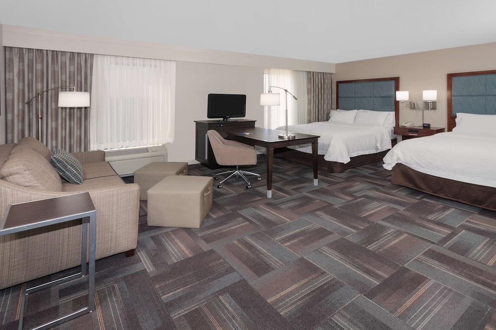 Suite, 2 Queen Beds, Accessible, Bathtub