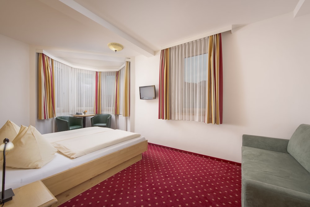 Family Triple Room, Balcony (2 Adults + 1 Child) photo 2