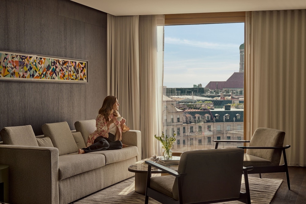 Suite, 1 Bedroom, City View