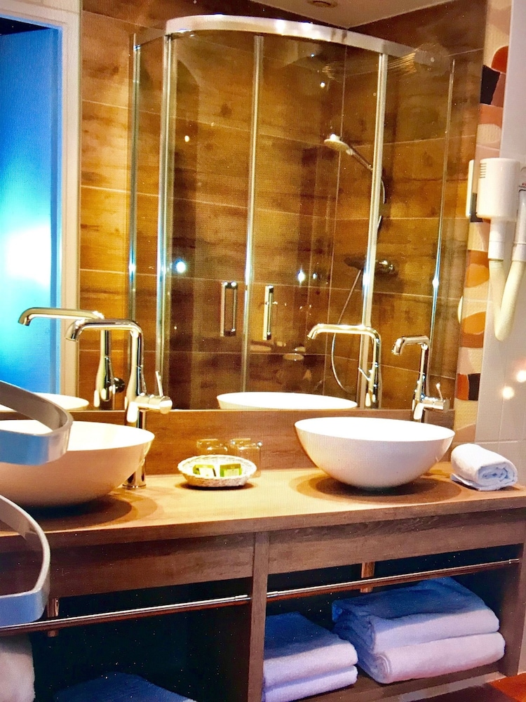 Junior Suite, Jetted Tub photo 2