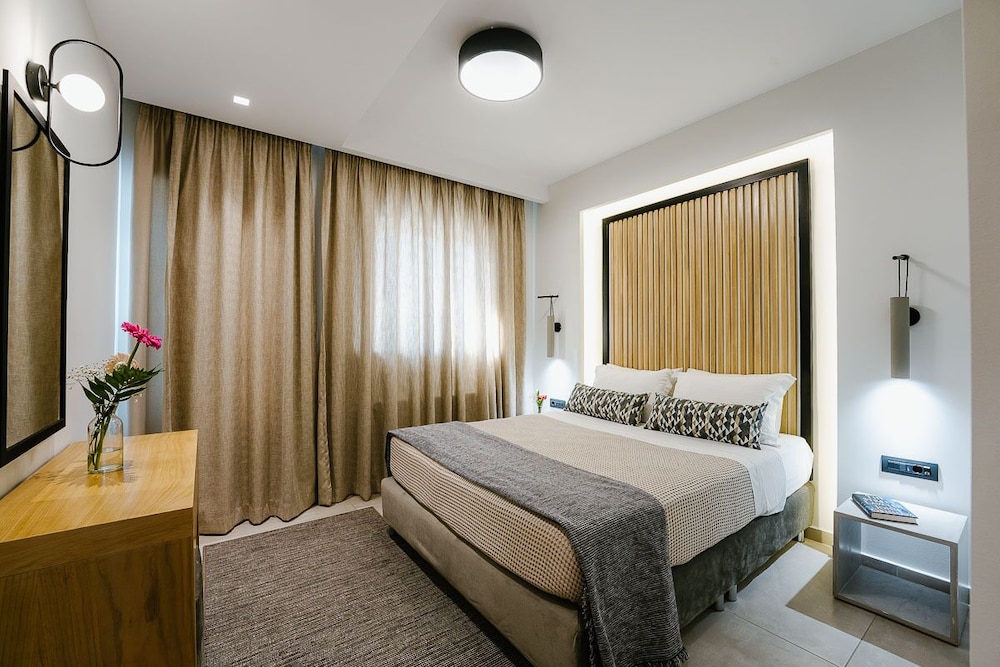 Luxury Suite - Photo 1