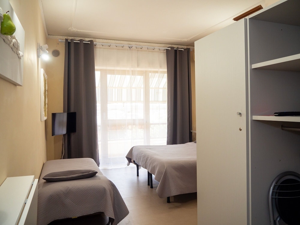 Deluxe Triple Room, 1 Bedroom, Private Bathroom, Garden Area photo 1