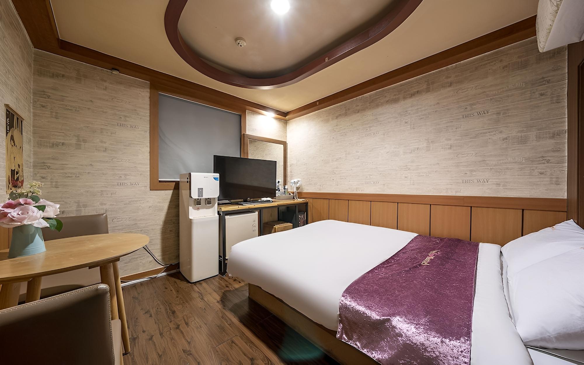 Room (Standard Room) - Photo 2