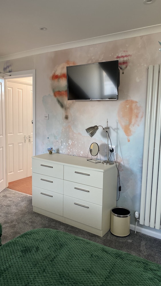 Family Room, Ensuite photo 2