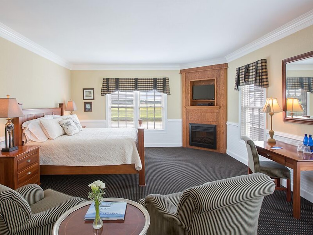 Deluxe Room, 1 King Bed - Photo 5