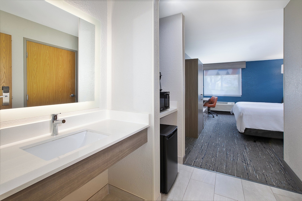 Standard Room, 1 King Bed - Photo 2