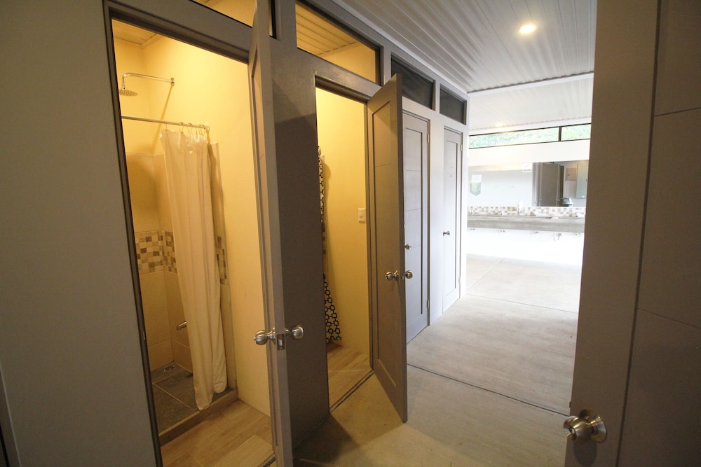 Basic Double or Twin Room, Shared Bathroom photo 2