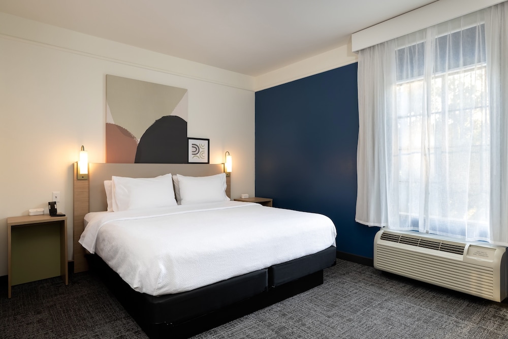 Room, 1 King Bed, Accessible, Bathtub (Mobility) - Photo 4