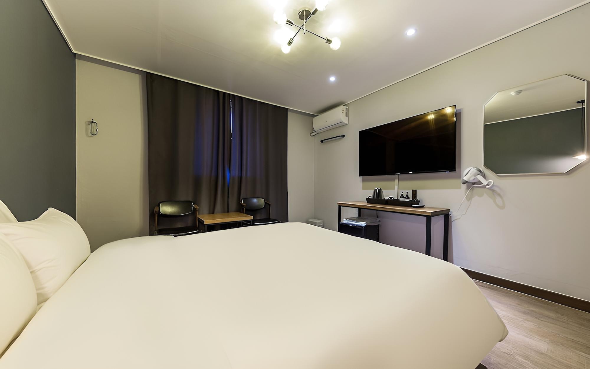 Room (Standard (hotel bedding latex bed)) photo 3