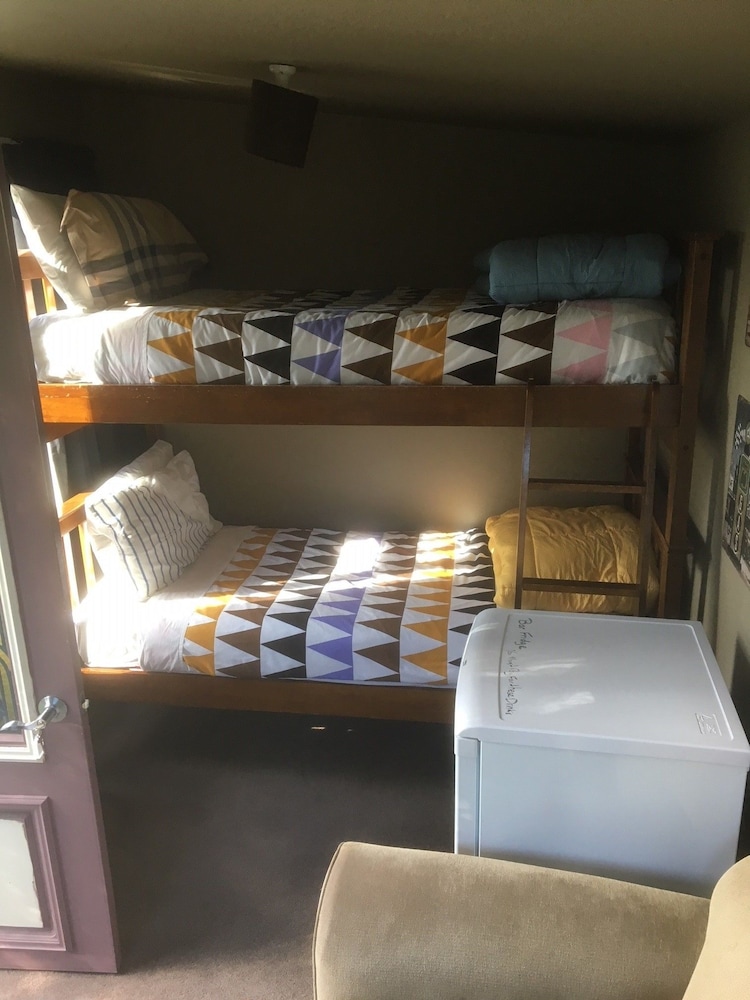 Room 6 photo 1