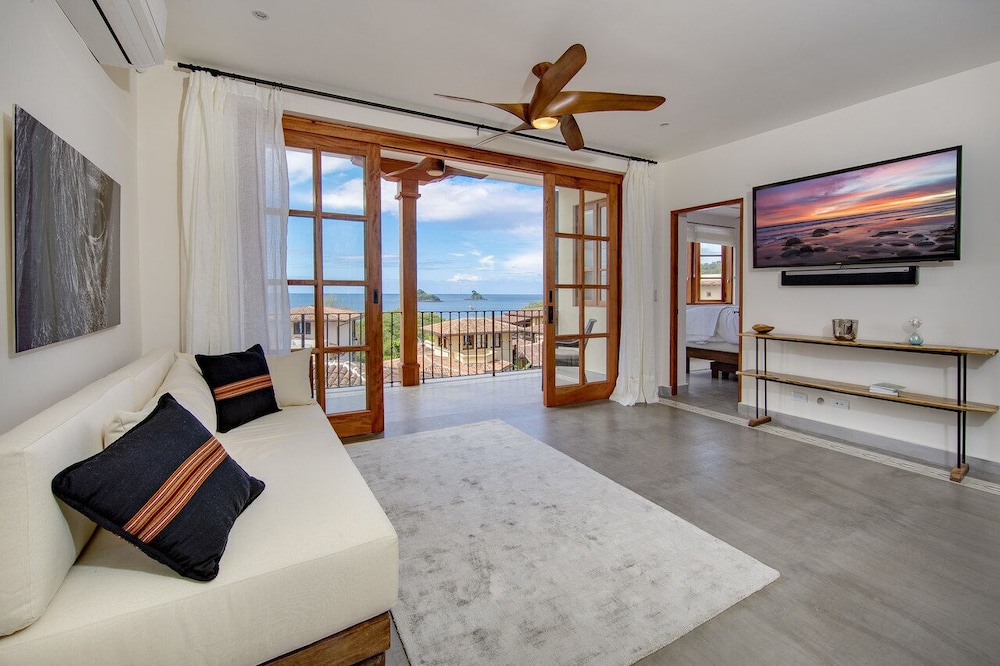 Condominio Deluxe, Múltiples Camas, 2 Baños, Vista al Mar (32 Plaza Central | 2 H | 2 B)