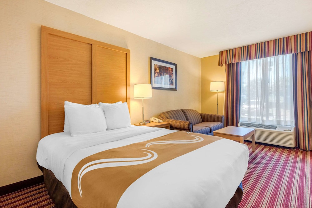 Standard Room, 1 King Bed, Smoking - Photo 11
