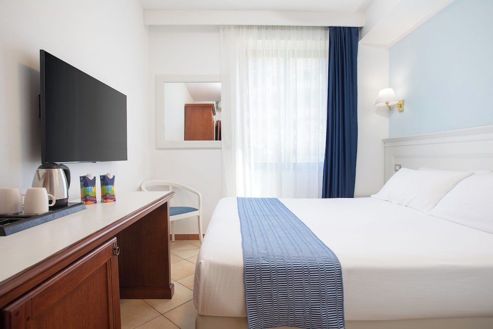 Economy Room, 1 Queen Bed, Non Smoking