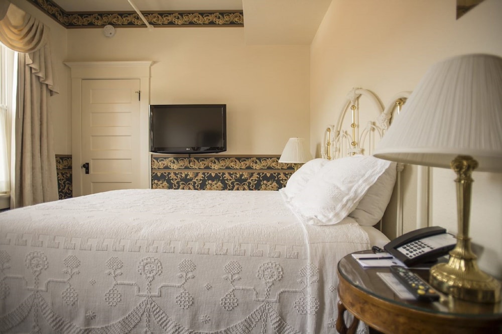 Signature Room, 1 Queen Bed - Photo 4