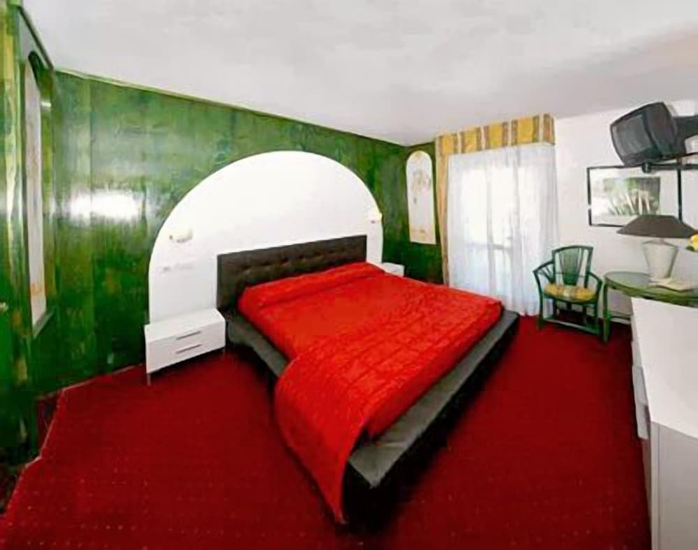 Family Room photo 3