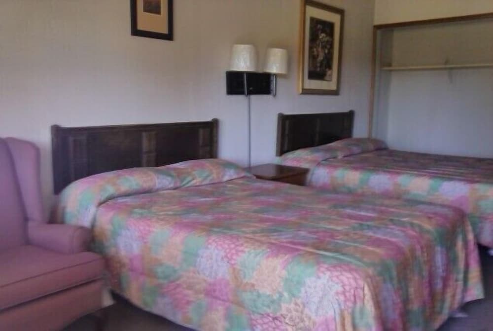 Standard Room, 2 Double Beds, Non Smoking photo 3