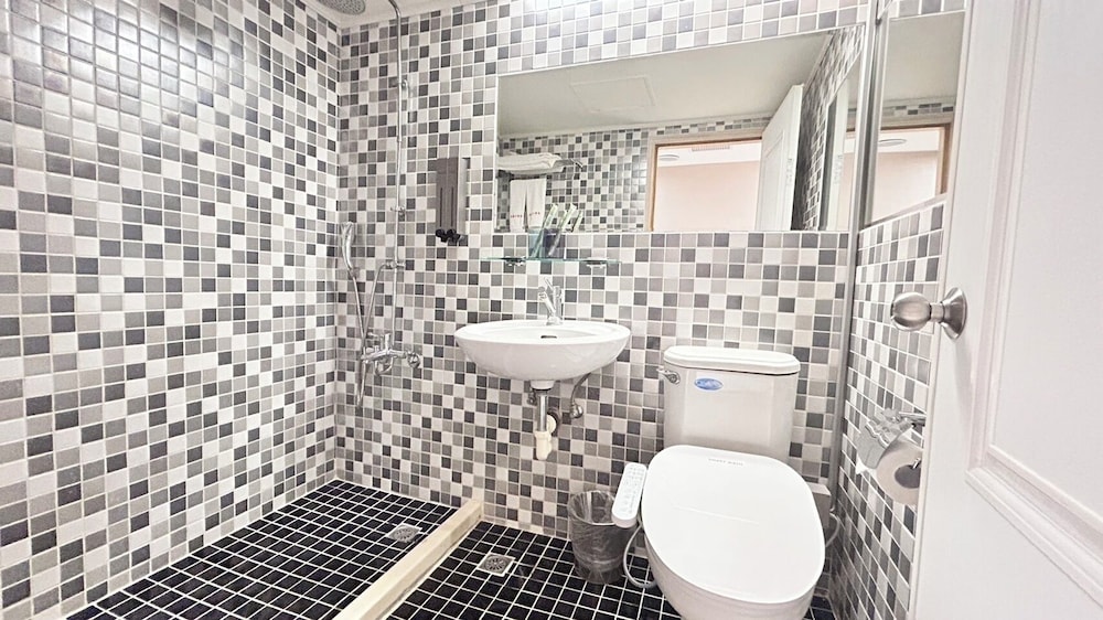 Business Double Room (I) - Photo 9