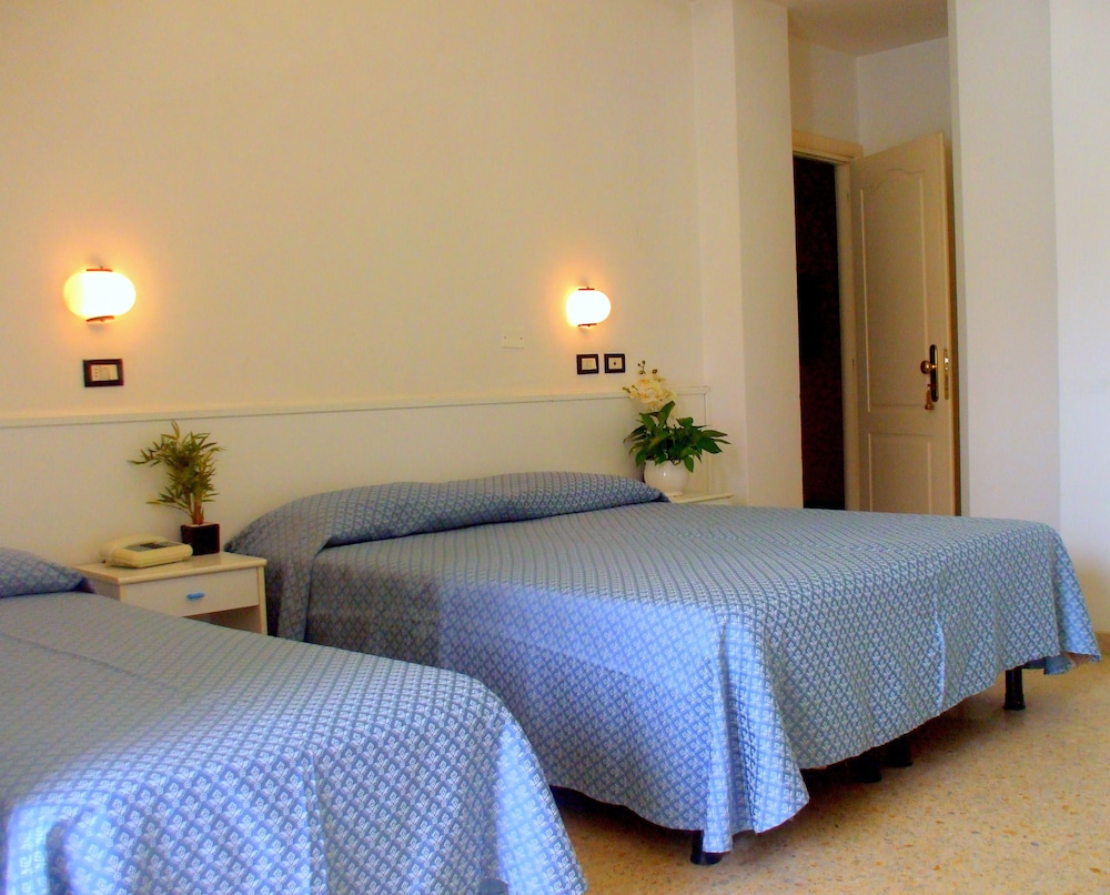 Standard Triple Room photo 1