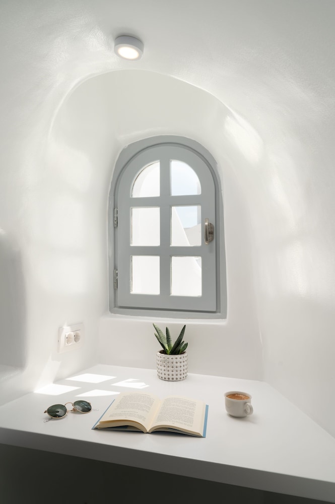Suite Junior (Outdoor Plunge Pool, Caldera View)