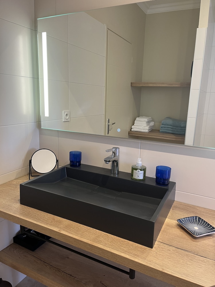 Suite, Private Bathroom, Garden View photo 3