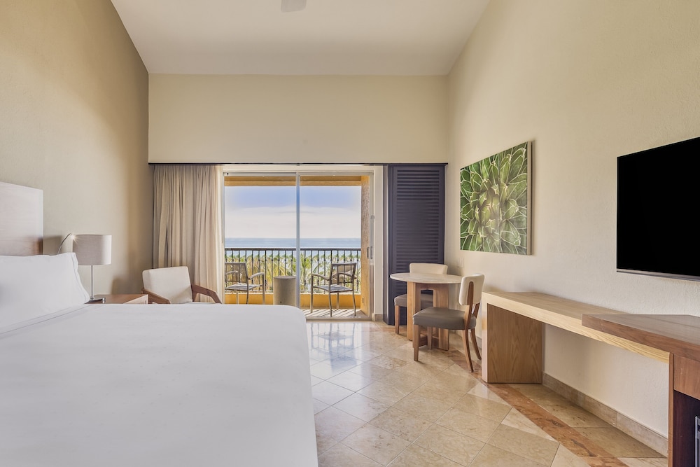 Deluxe Room, 1 King Bed - Photo 2