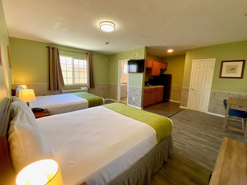 Standard Suite, 2 Queen Beds, Kitchenette photo 3