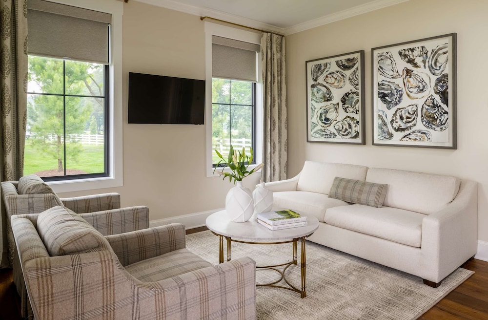 Luxury Cottage, 1 King Bed, River View