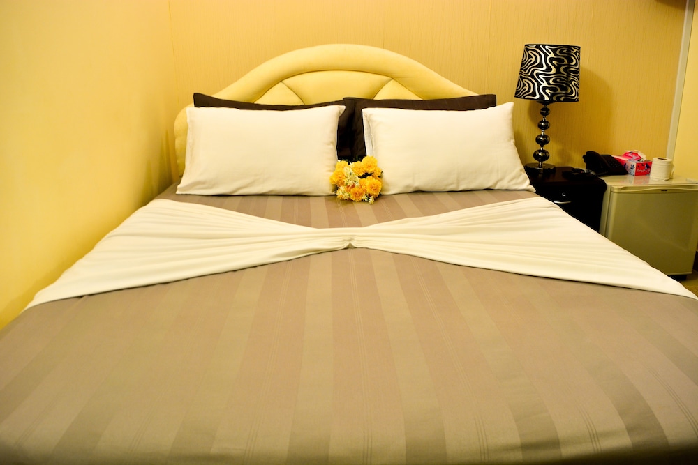 Deluxe Double Room - Photo 11
