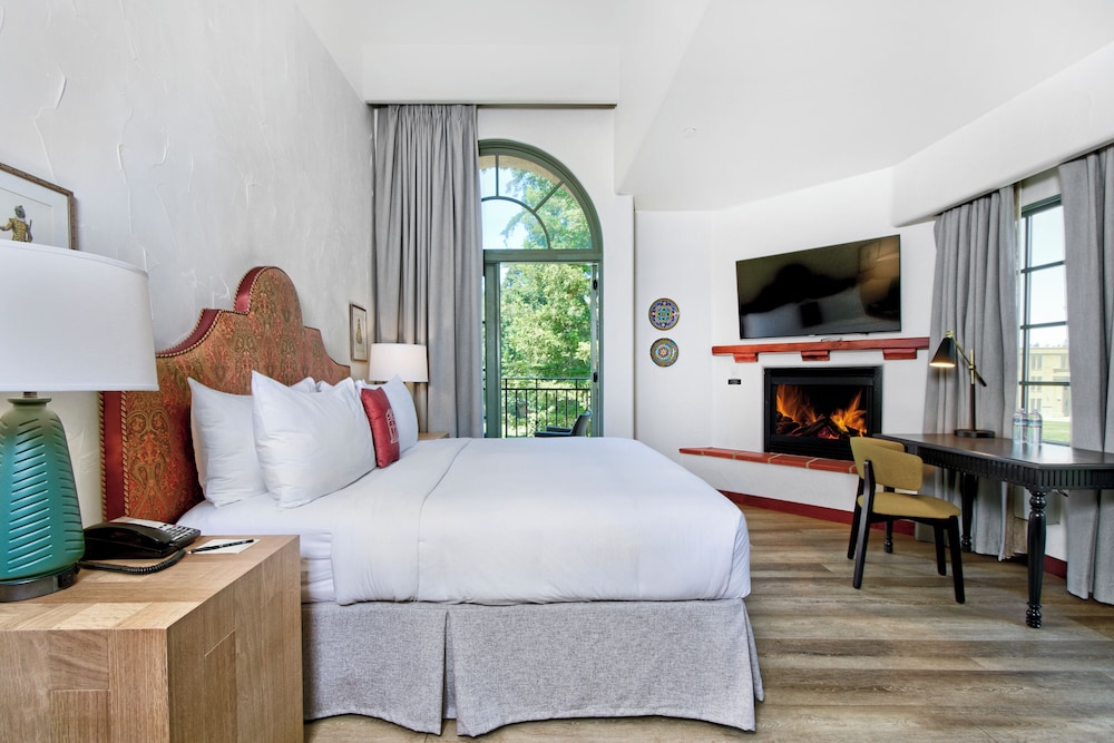 Junior Suite, 1 King Bed - Photo 2
