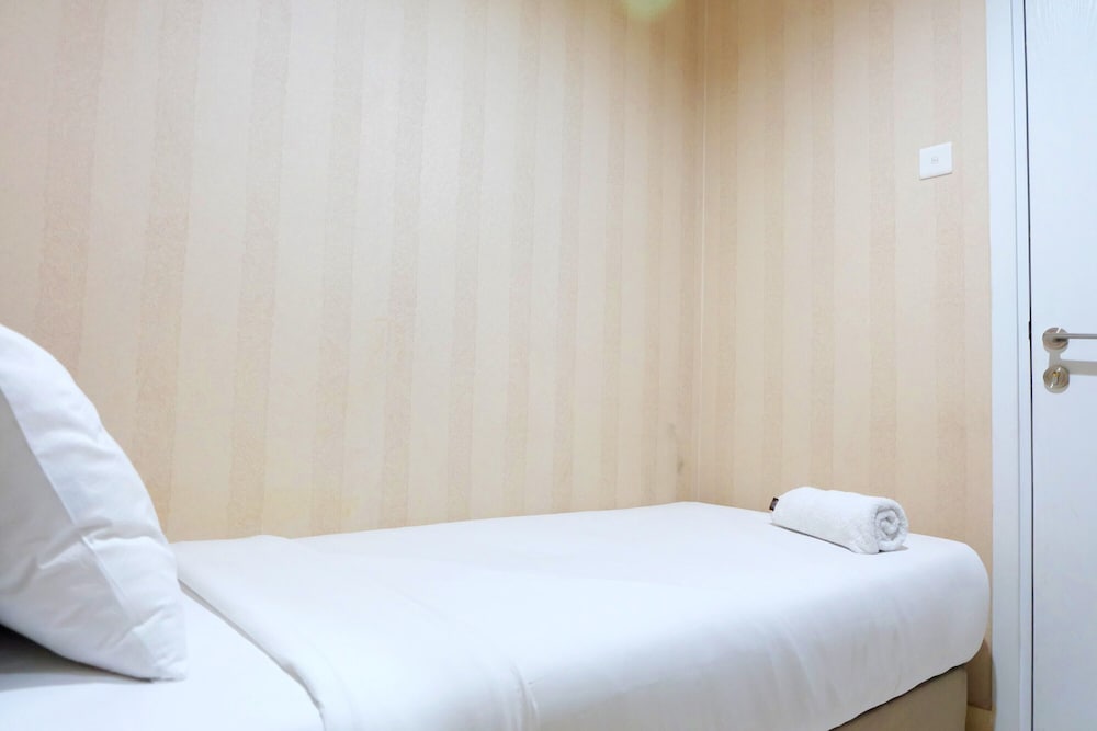 Room - Photo 16
