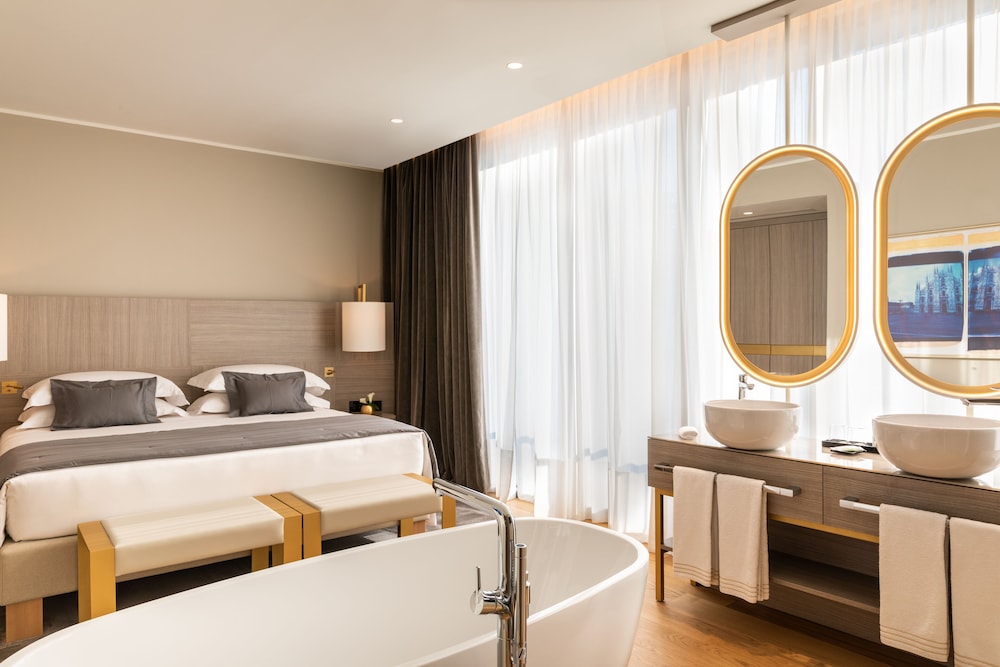 Duomo Terrace Penthouse One Bedroom thumbnail 6
