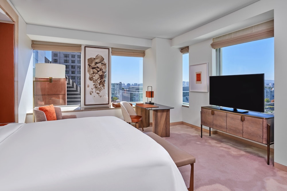 Suite, 1 Bedroom (Mobility/Hearing Access, Roll-In Shwr) - Photo 3