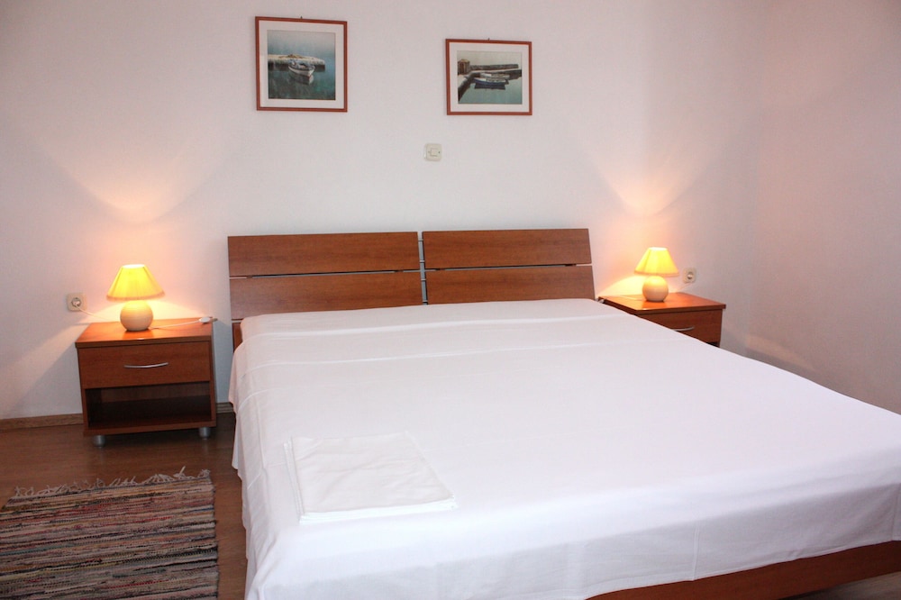 Apartment, 1 Bedroom (Yellow)
