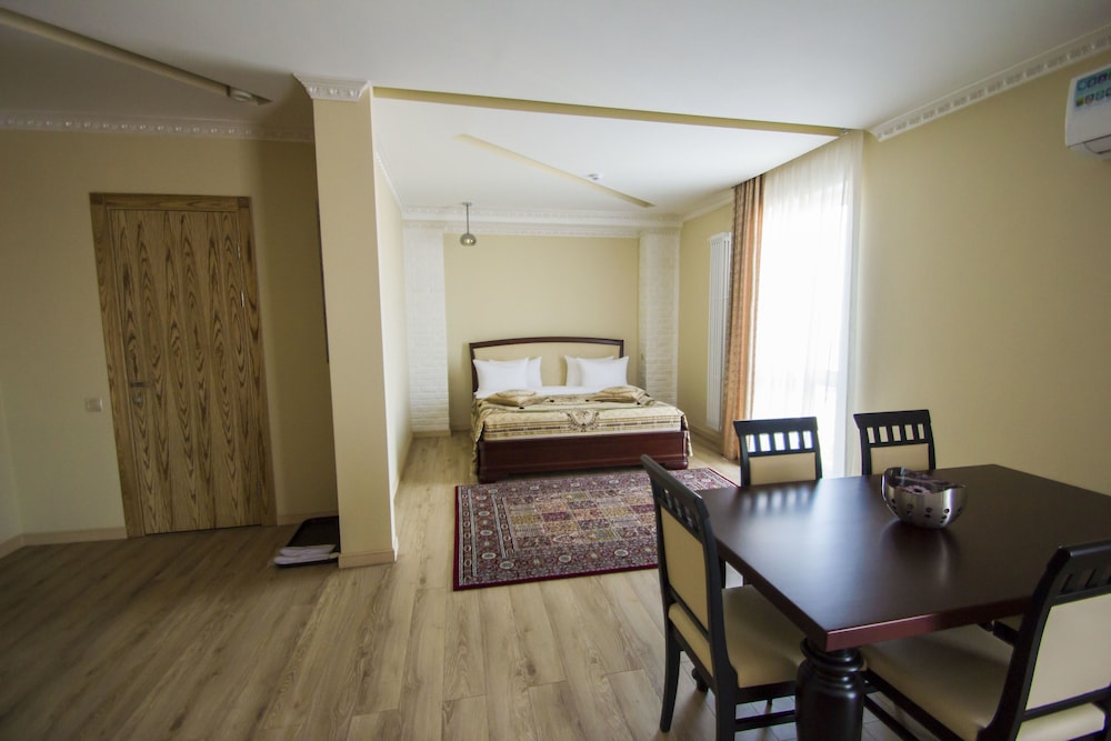 Luxury Suite photo 3