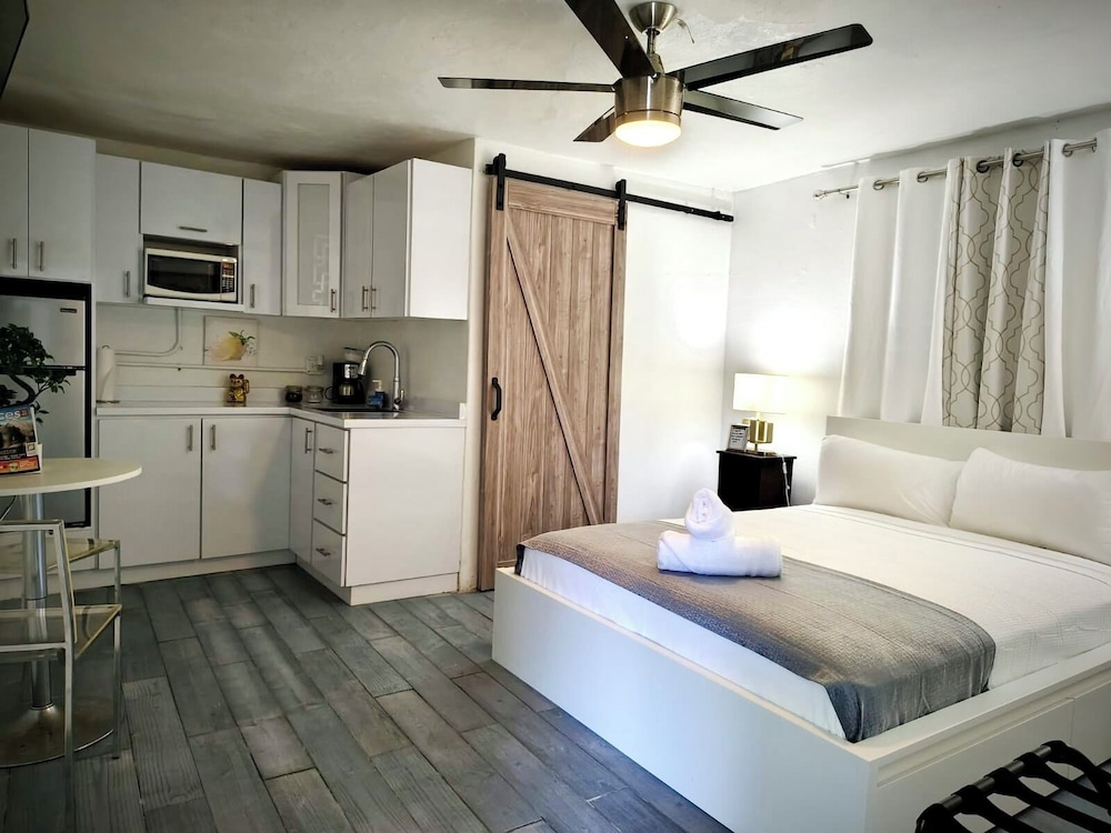 Standard Studio, 1 Queen Bed (S4) photo 2