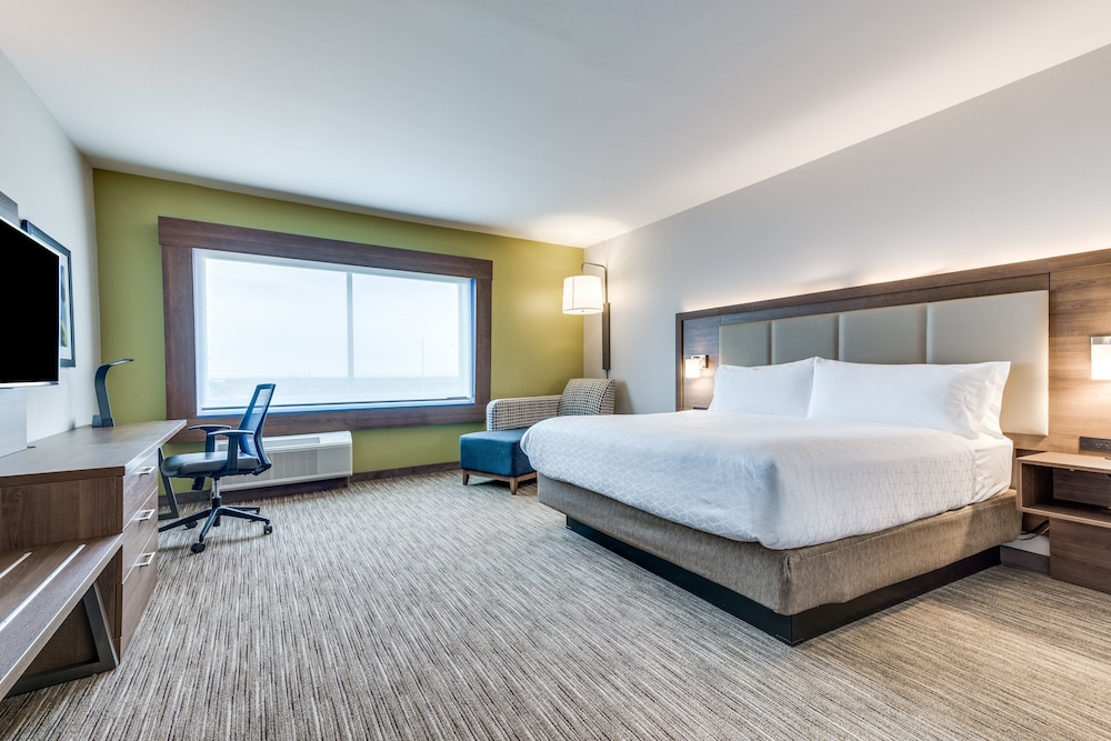 Standard Room, 1 King Bed, Accessible (Communications, Roll-In Shower) - Photo 2