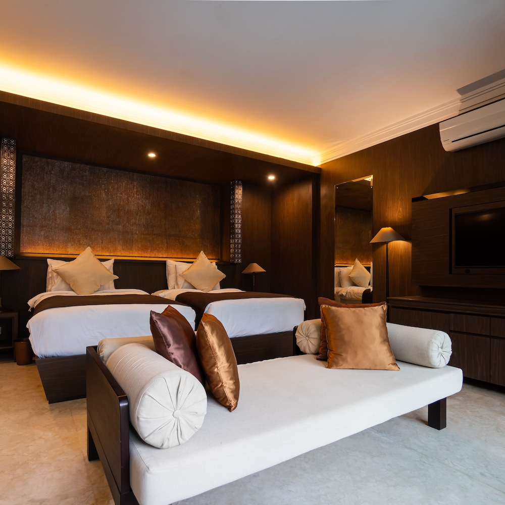 Suite, Balcony, Pool View - Photo 2