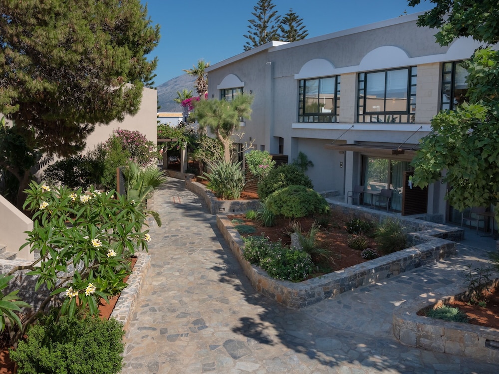 Deluxe Double Room, 1 Double Bed, Garden View