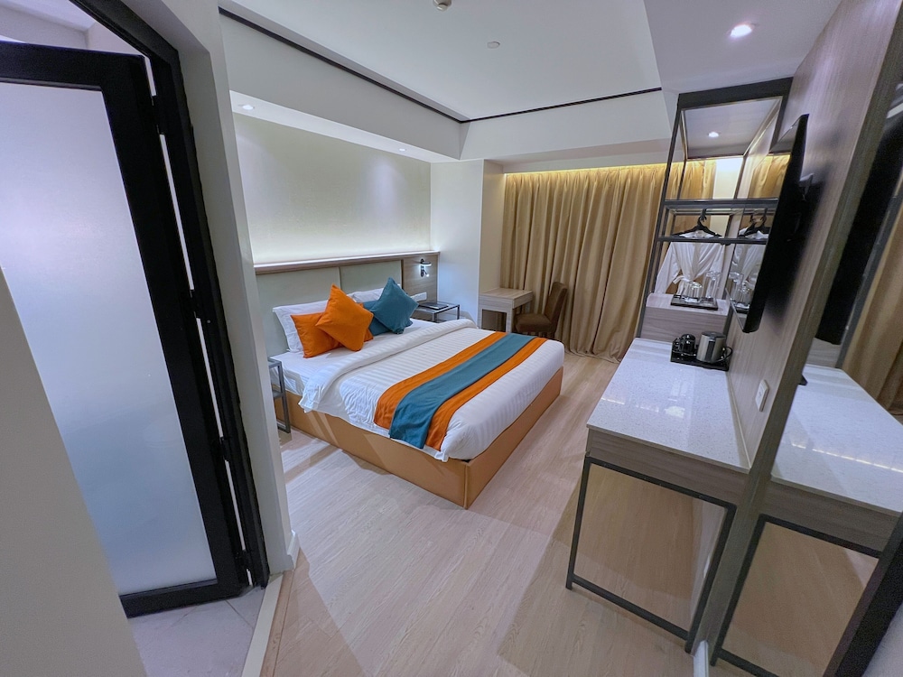 Modern No View Room - Photo 3