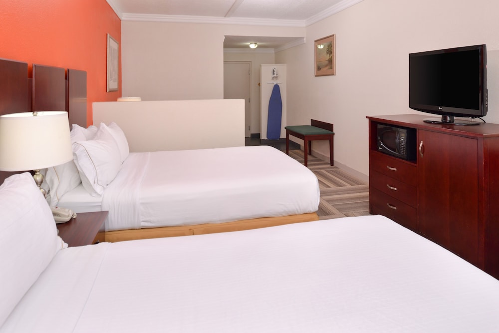 Suite, 2 Double Beds - Photo 4